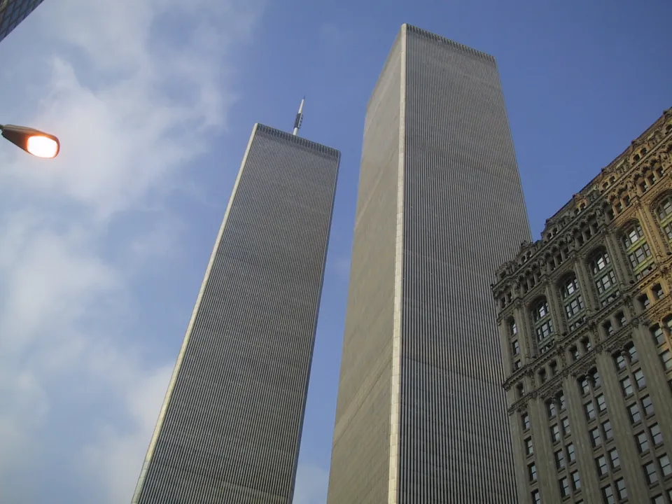 Torres Gêmeas intactas, em Nova York, em julho de 2000.